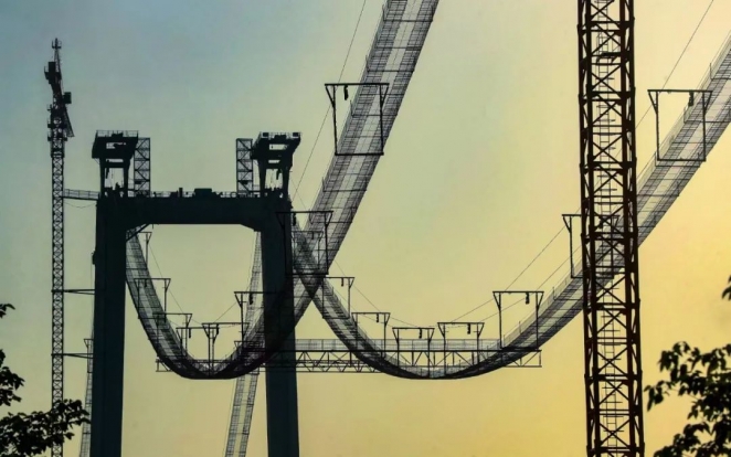 2萬多根鋼絲將飛躍長江，瀘州長江二橋開始架設主纜